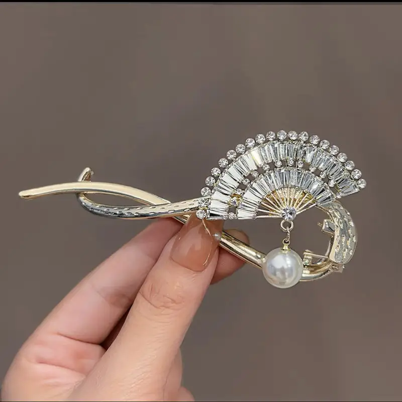 Retro Pearl Butterfly Hairpin with Antique Pan Head