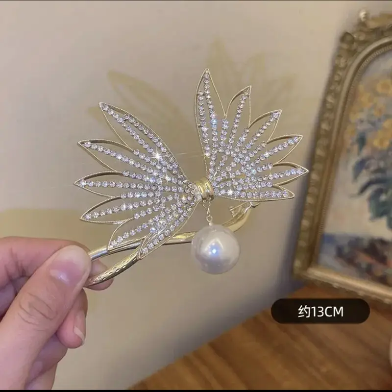 Retro Pearl Butterfly Hairpin with Antique Pan Head
