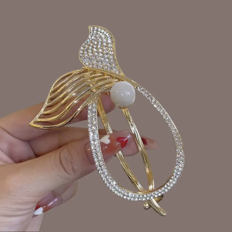 Retro Pearl Butterfly Hairpin with Antique Pan Head