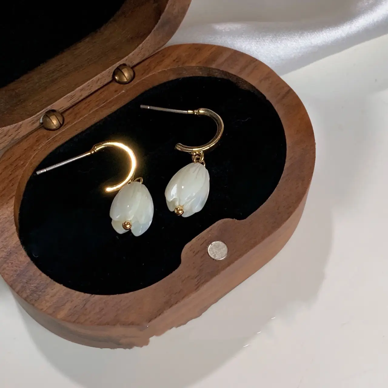 White Jade Tulip Earrings 925 Silver Needles 14K Pocket Gold Mori — feature 6