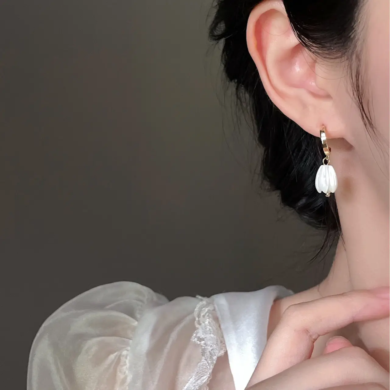 White Jade Tulip Earrings 925 Silver Needles 14K Pocket Gold Mori — feature 8