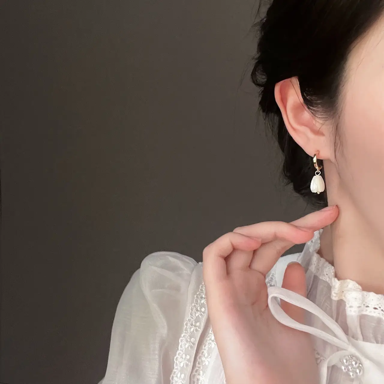 White Jade Tulip Earrings 925 Silver Needles 14K Pocket Gold Mori — feature 9