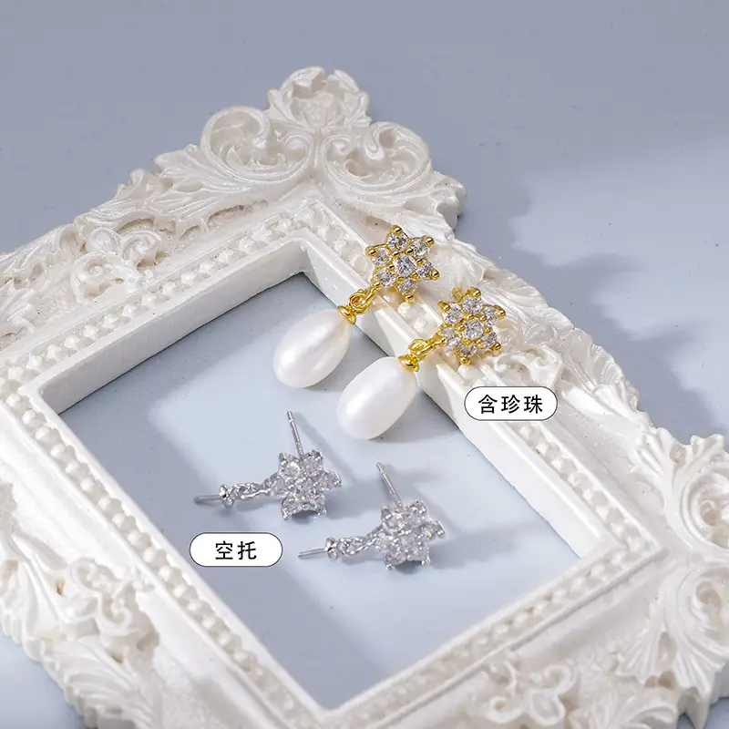 French Retro Pearl Snowflake Earrings for Women - Image 4