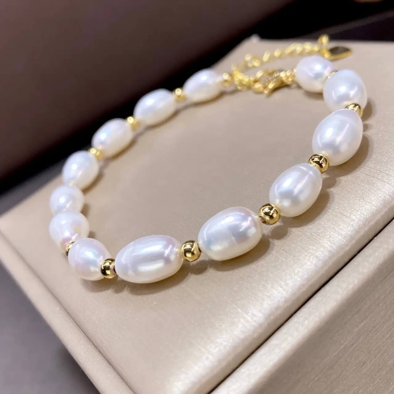 Natural Freshwater Pearl Jade Rabbit Bracelet for Women — feature 10