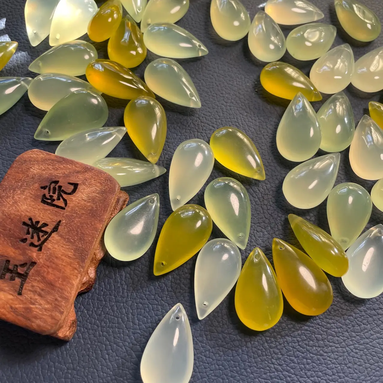 岫玉水滴
