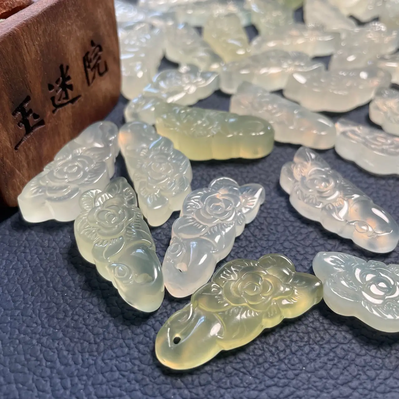 Jade Rose Pendant Xiuyan Jade Rose Pendant — feature 6