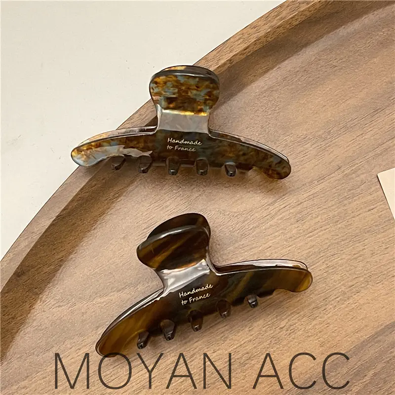 Maillard Acetic Acid Amber Shark Clip Large Elegant Hair Clip - Image 4