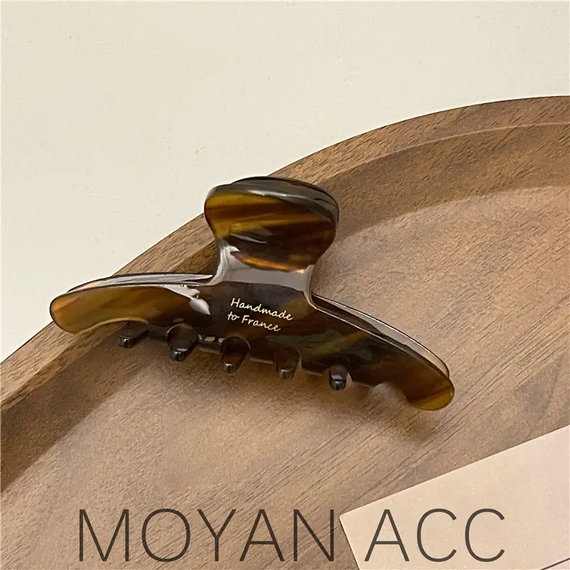 Maillard Acetic Acid Amber Shark Clip Large Elegant Hair Clip - Image 2