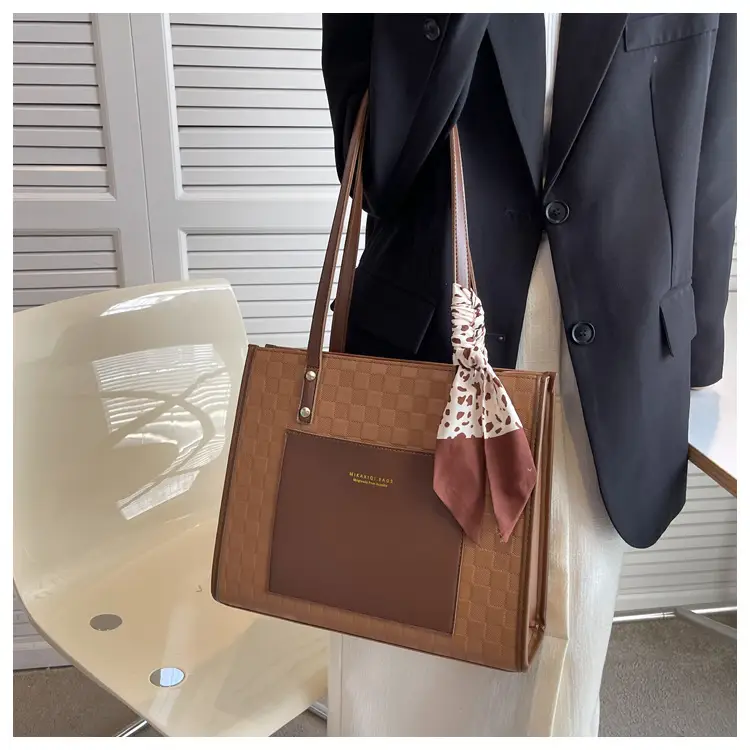 Large Capacity Women's Tote Bag Brown Leather — feature 20