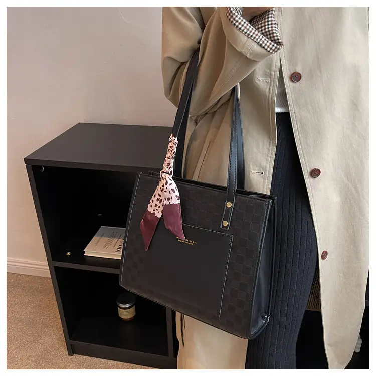 Large Capacity Women's Tote Bag Brown Leather — feature 27