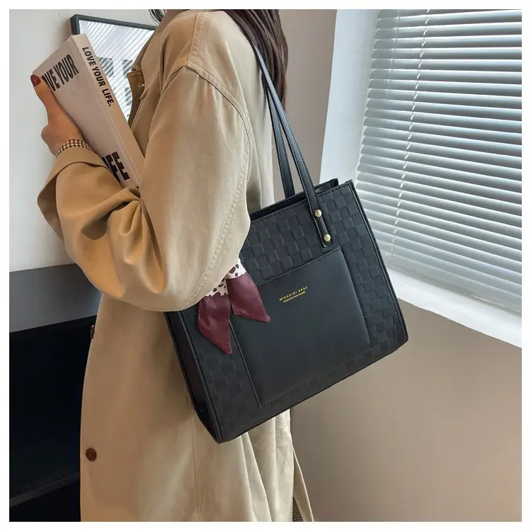 Large Capacity Women's Tote Bag Brown Leather — feature 28