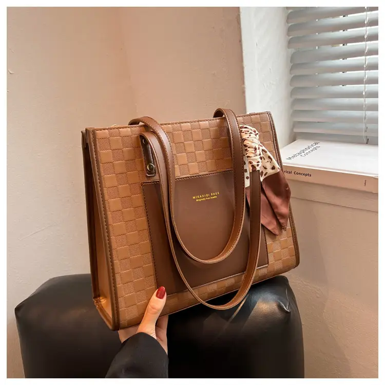 Large Capacity Women's Tote Bag Brown Leather — feature 30