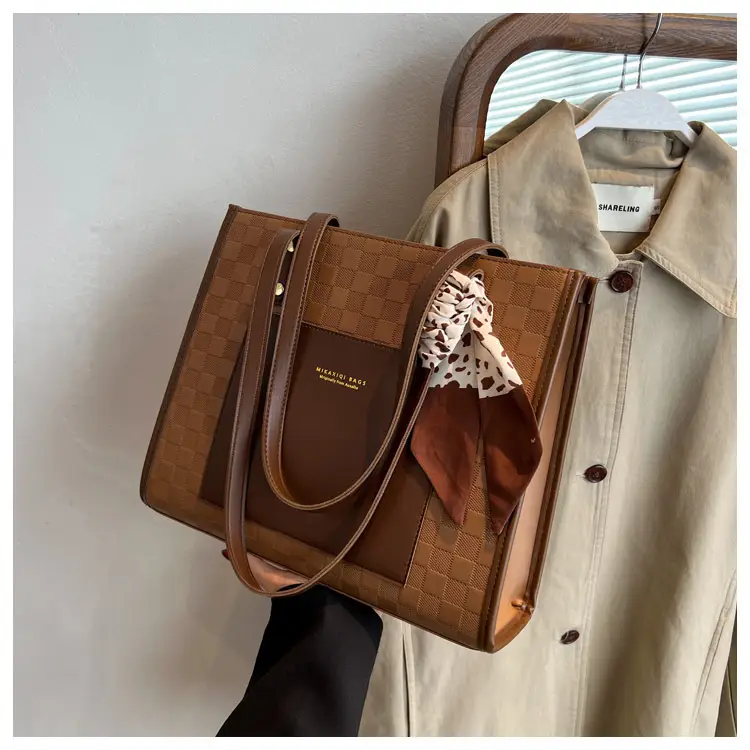Large Capacity Women's Tote Bag Brown Leather — feature 31