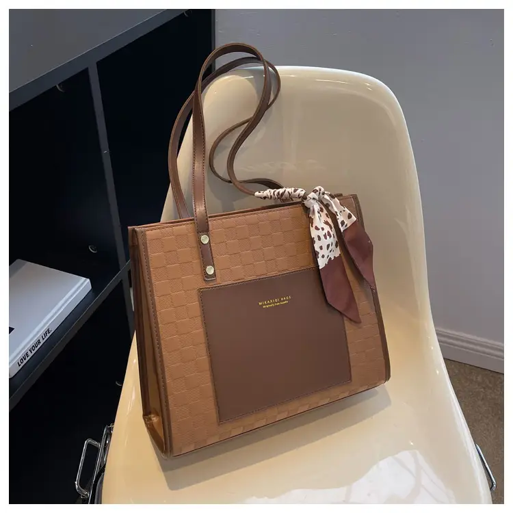Large Capacity Women's Tote Bag Brown Leather — feature 32