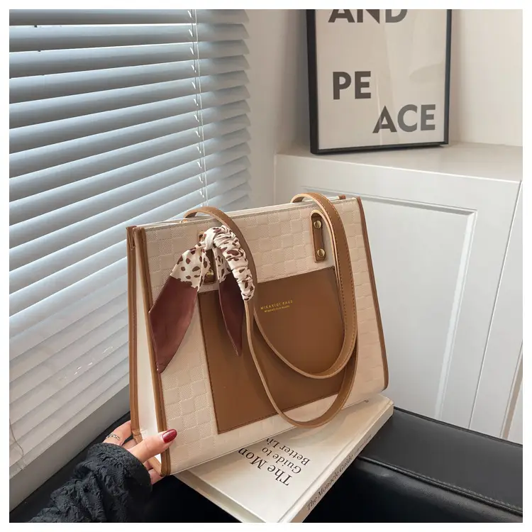 Large Capacity Women's Tote Bag Brown Leather — feature 33