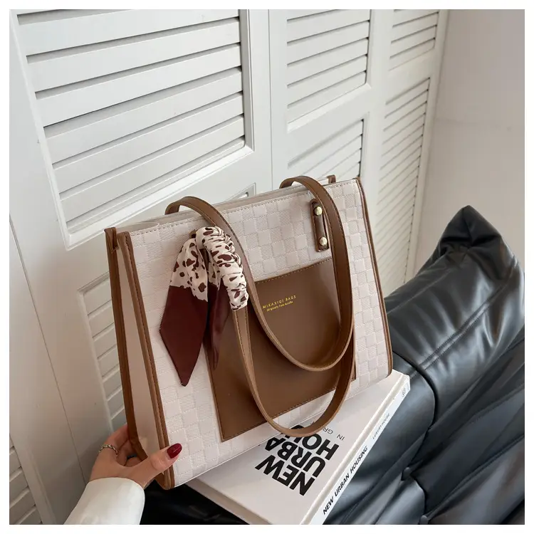 Large Capacity Women's Tote Bag Brown Leather — feature 36