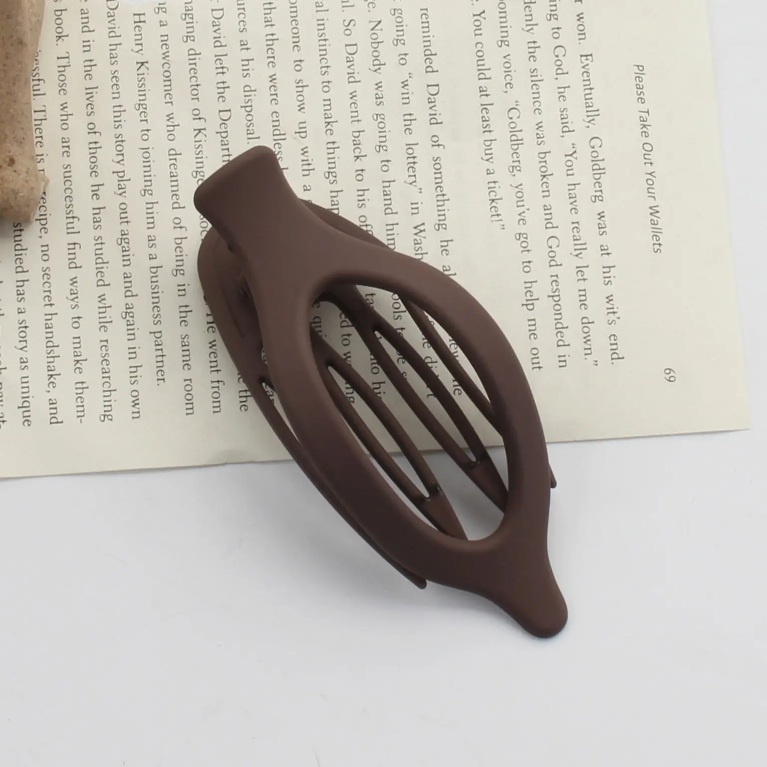 French Retro Shark Clip Hair Accessory Light Pink - Image 10