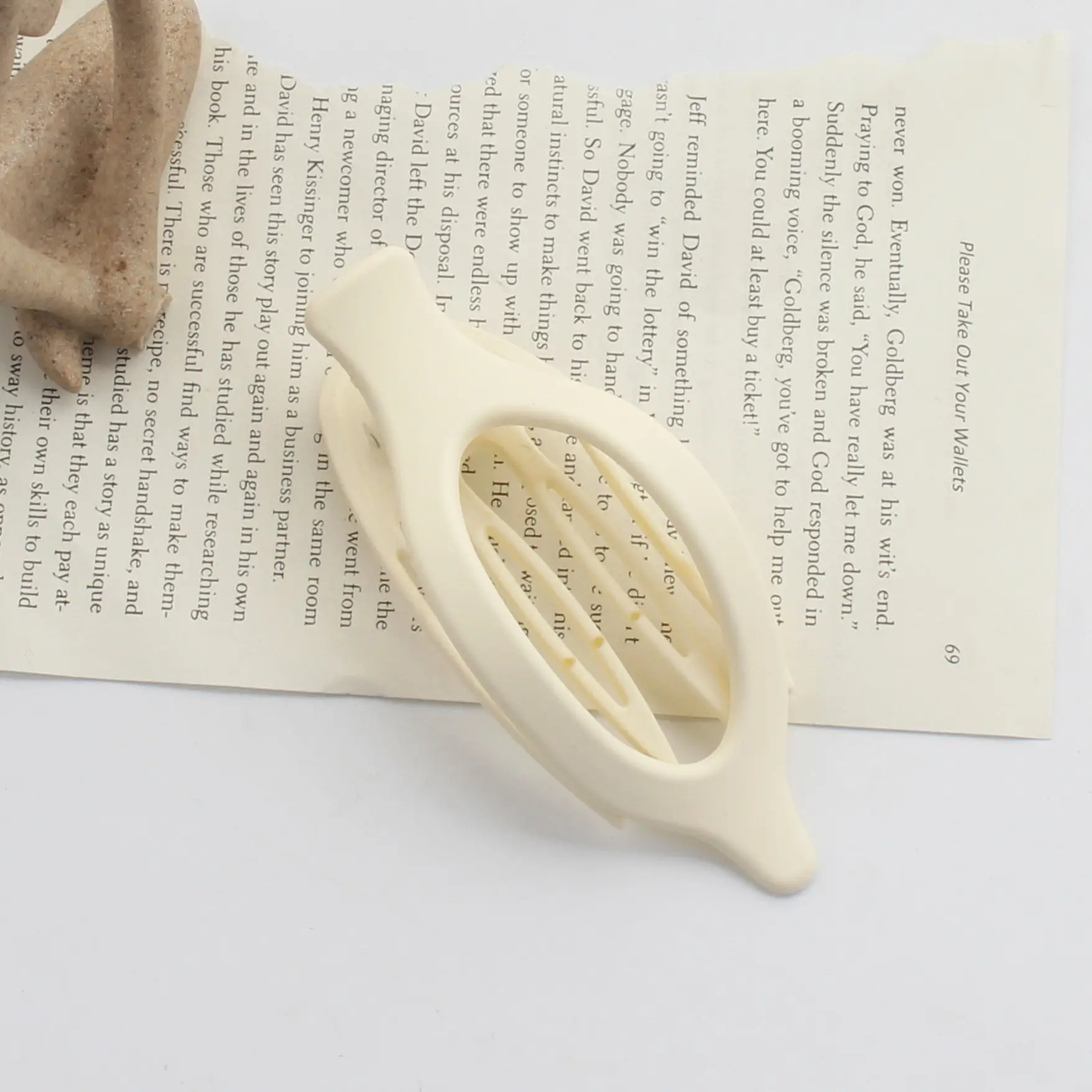 French Retro Shark Clip Hair Accessory Light Pink - Image 6