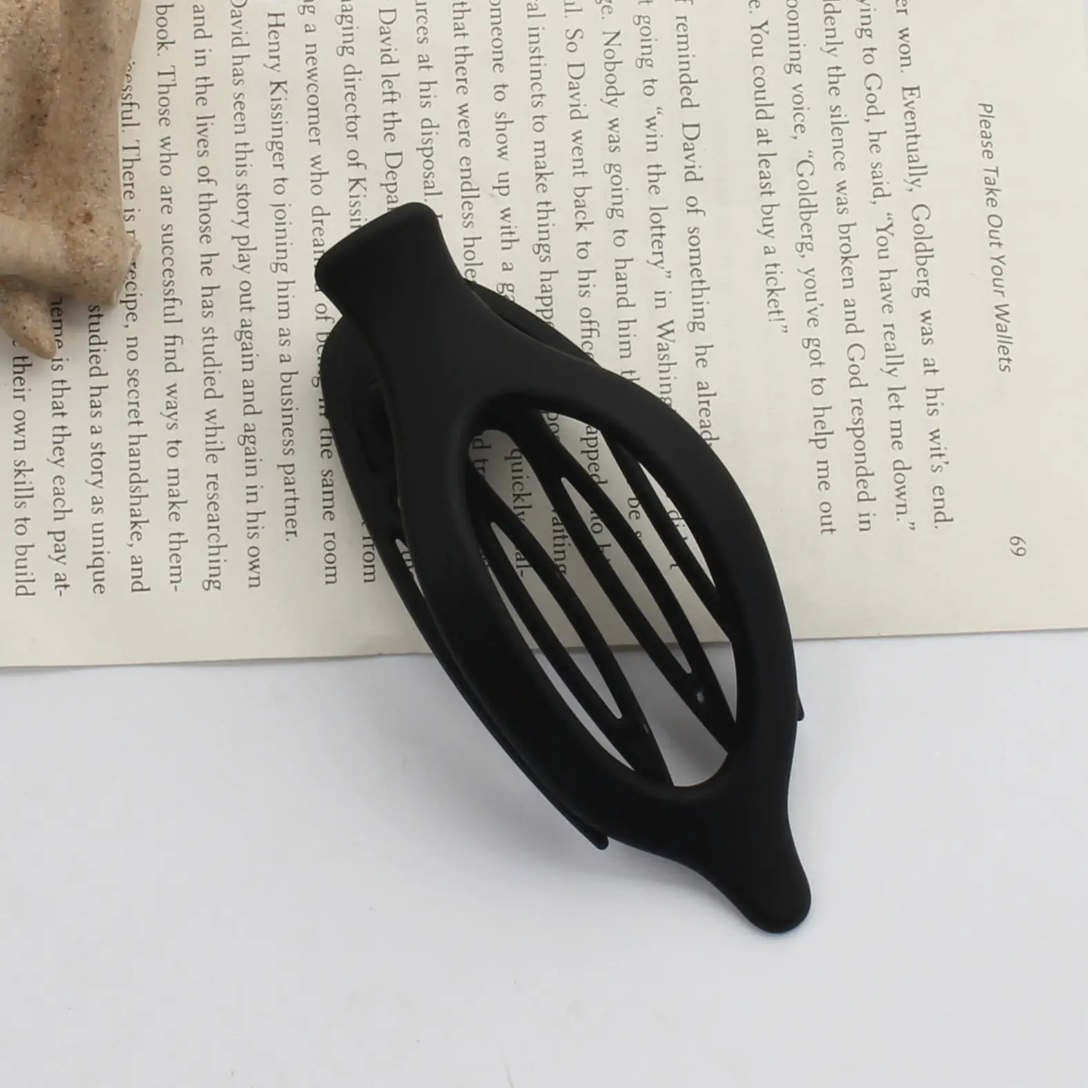 French Retro Shark Clip Hair Accessory Light Pink - Image 7