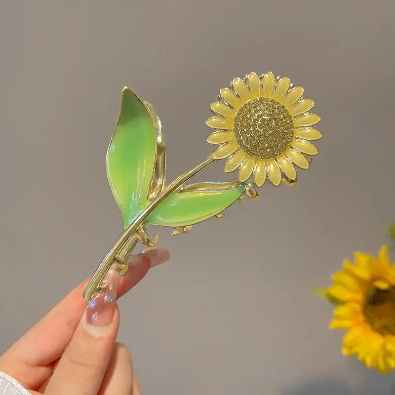 Golden Butterfly Hair Clip for Women Summer Claw Accessory - Image 10
