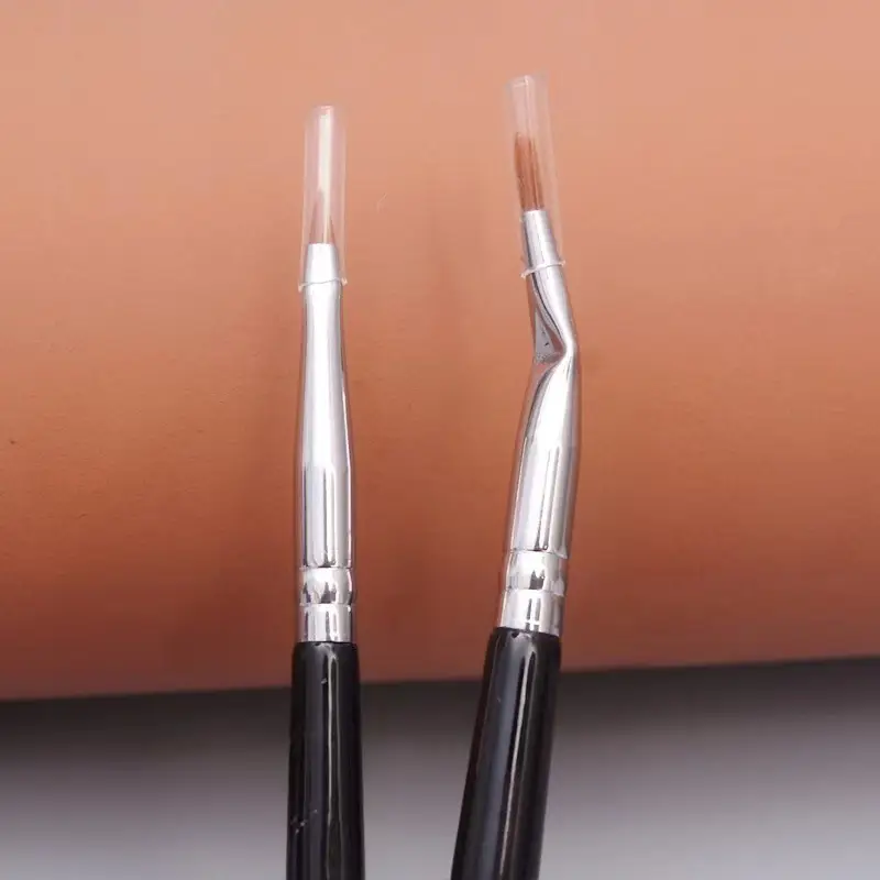 Angled Eyeliner Brush Ultra-Fine Black - Image 4