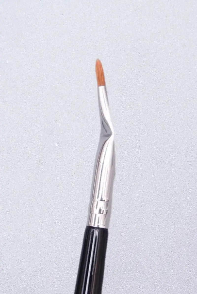 Angled Eyeliner Brush Ultra-Fine Black - Image 2