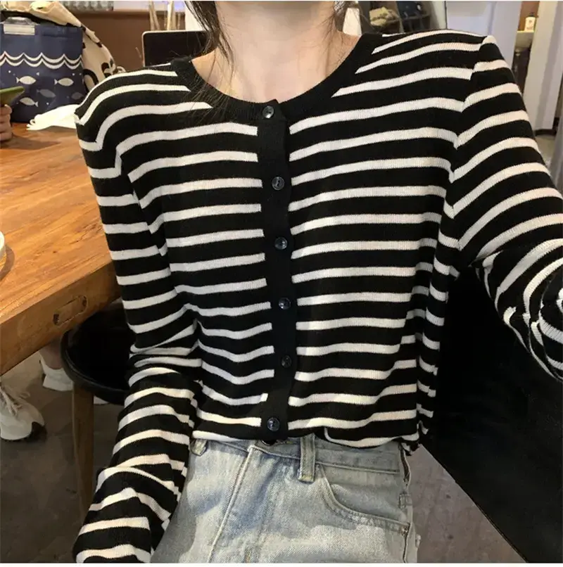 Women's Korean-style Striped Cardigan Coat 2025 — feature 15
