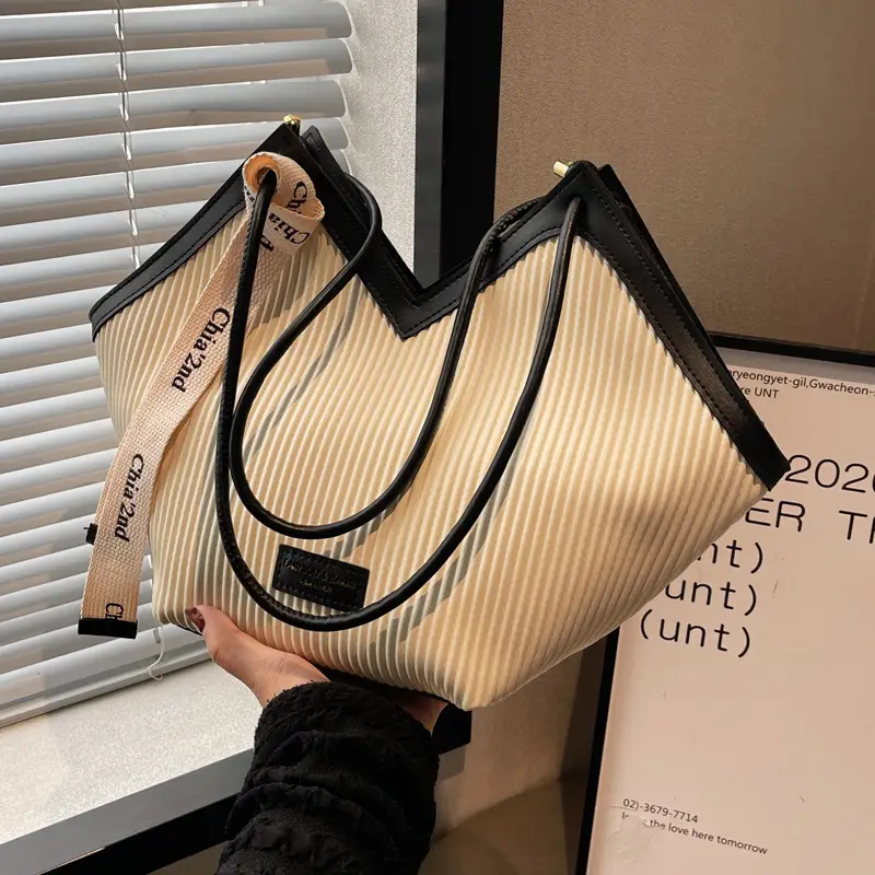 2022 Women's Cream Ribbed Shoulder Bag with Brand Tag - Image 4