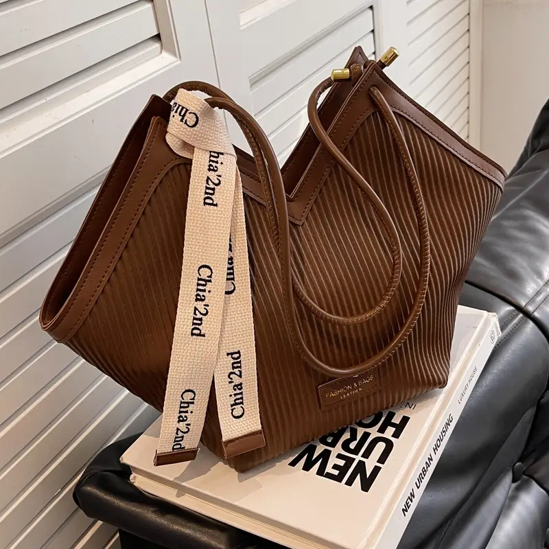 2022 Women's Cream Ribbed Shoulder Bag with Brand Tag - Image 5
