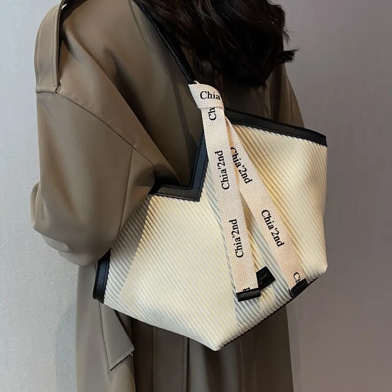 2022 Women's Cream Ribbed Shoulder Bag with Brand Tag - Image 6