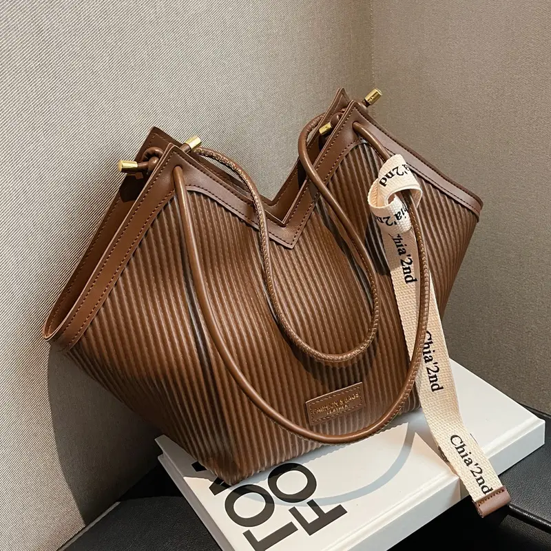 2022 Women's Cream Ribbed Shoulder Bag with Brand Tag - Image 7