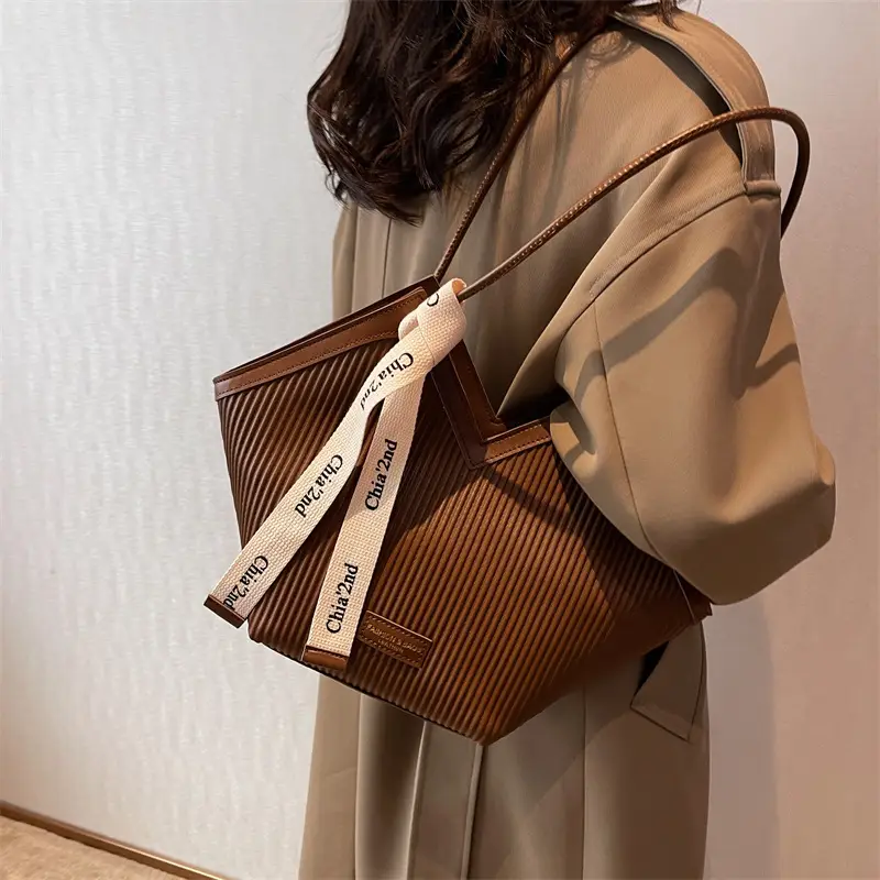 2022 Women's Cream Ribbed Shoulder Bag with Brand Tag - Image 2