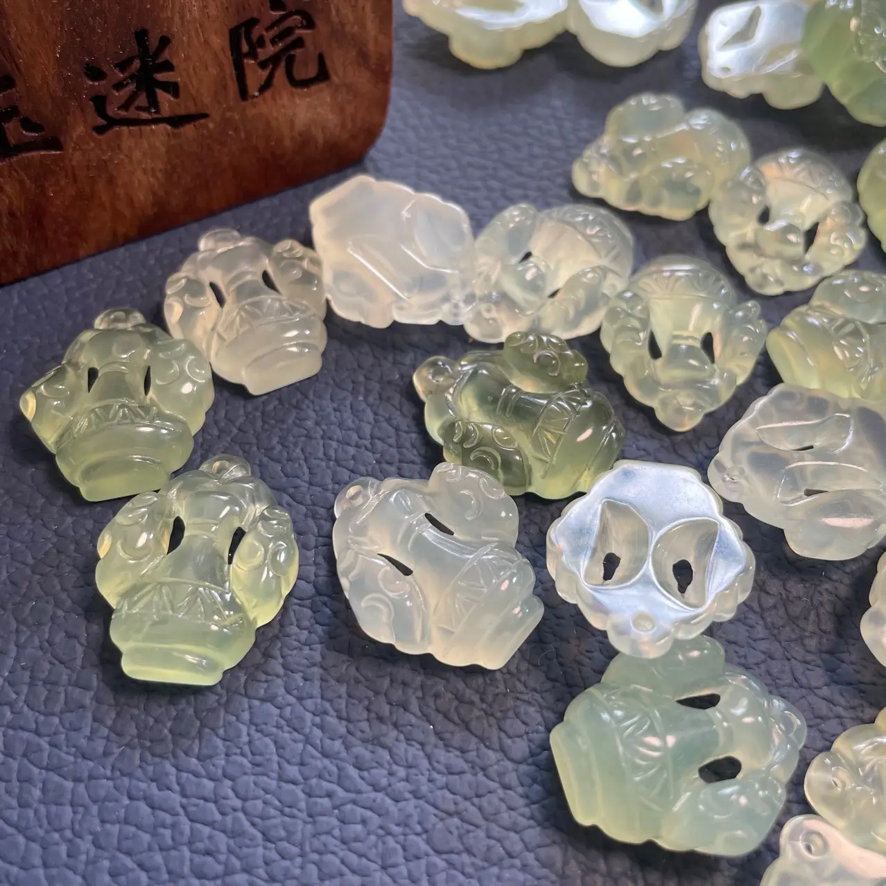 Hand Carved Jade Vase Pendants 23x19x5mm