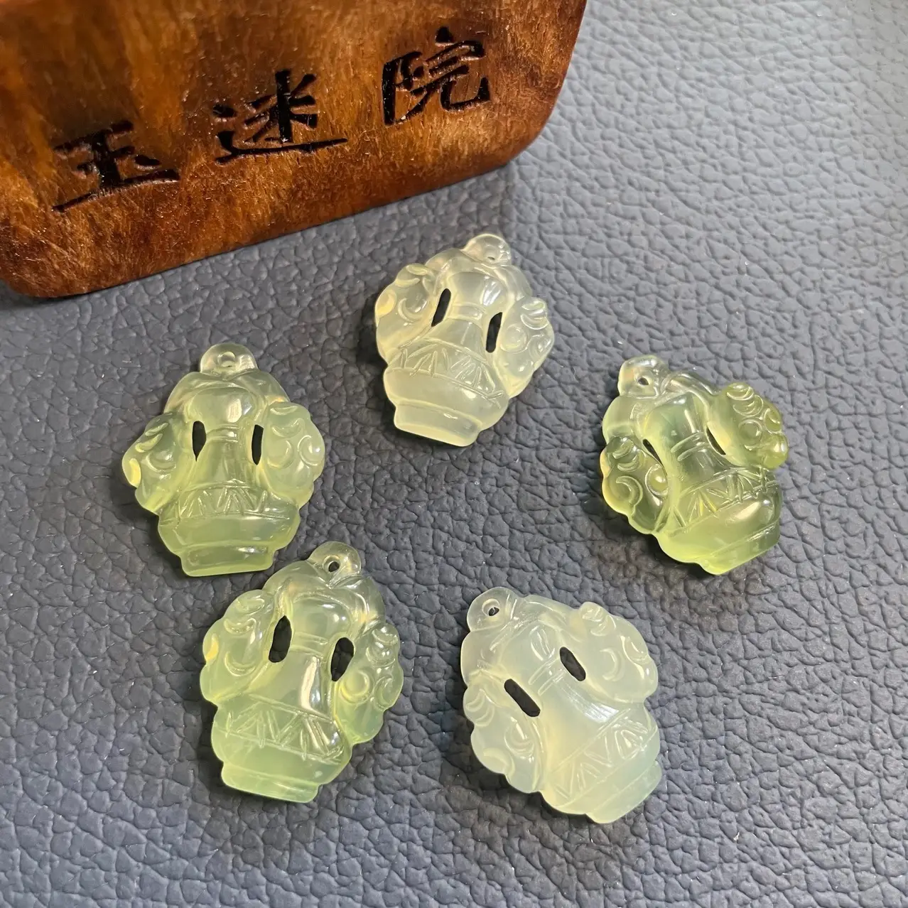 Hand Carved Jade Vase Pendants 23x19x5mm