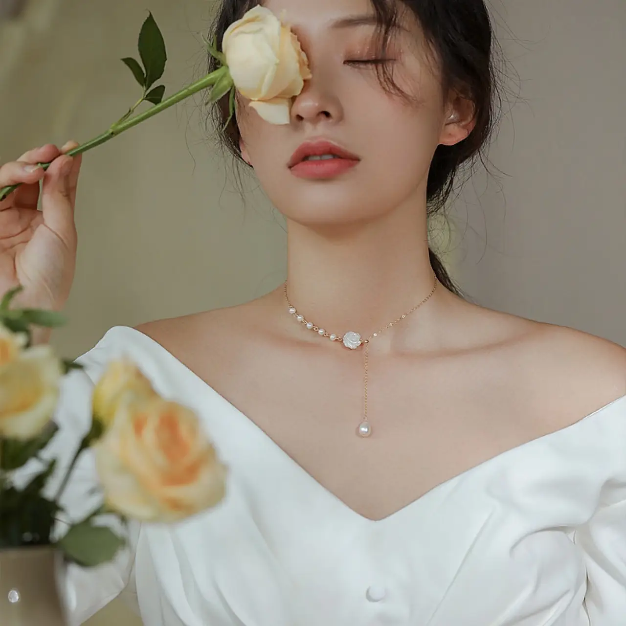 Double White Pearl Necklace French Retro Niche Design — feature 6