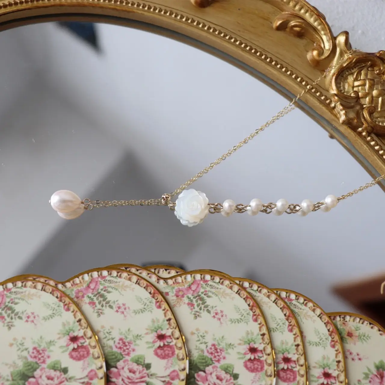 Double White Pearl Necklace French Retro Niche Design — feature 8