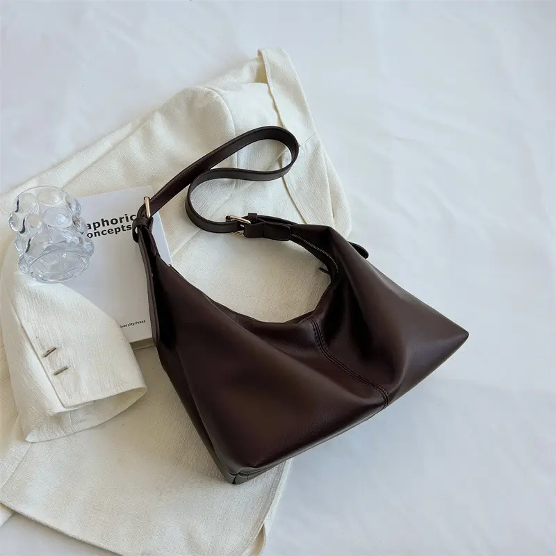 2022 Women's Retro Black Shoulder Bag - Image 2