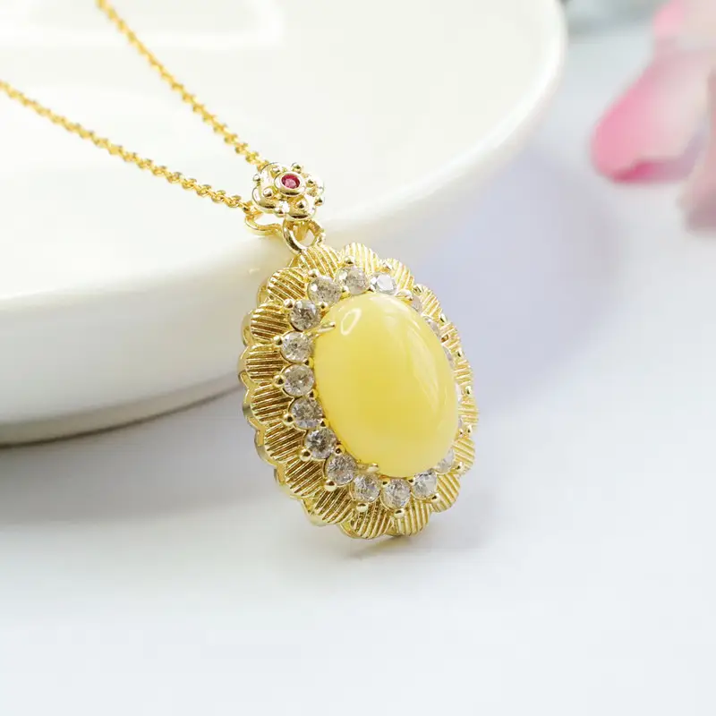 Guan Yu Yellow Amber Pendant with Crystal Set — feature 6