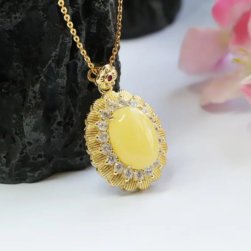 Guan Yu Yellow Amber Pendant with Crystal Set — feature 11