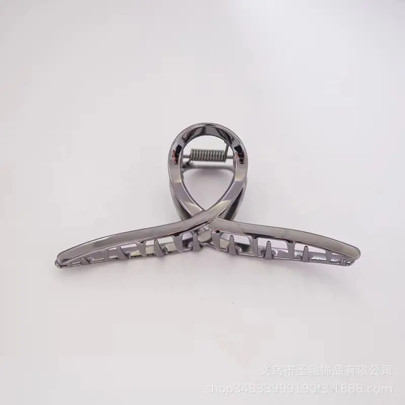 Guns black bright surface grip clip about 14cm oversized suitable for a large amount of hair