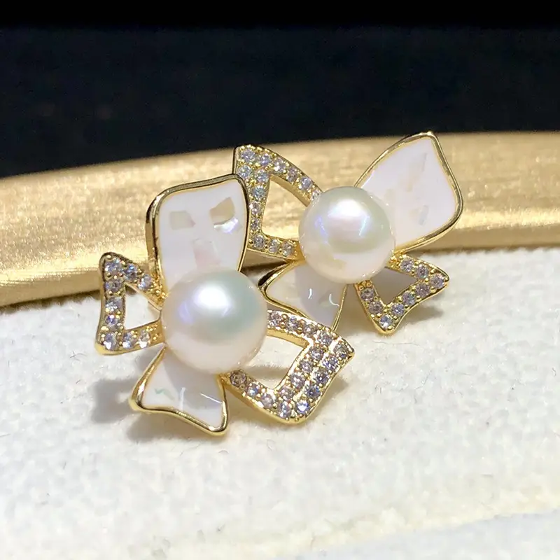 Women's Butterfly Pearl Earrings Fresh Freshwater Design