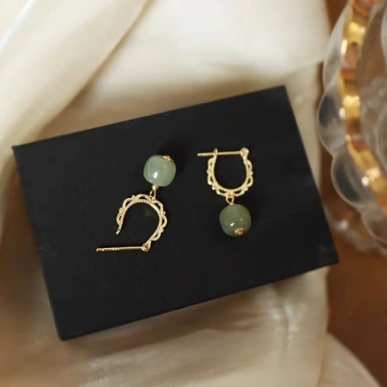 Light Luxury French Retro Jade Earrings Women - Image 2