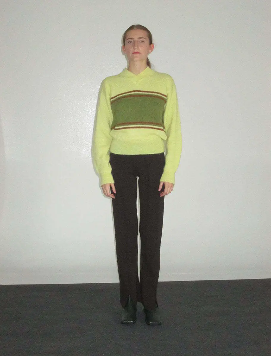 2022 V-Neck Knitted V-Neck Sweater Green Striped — feature 10