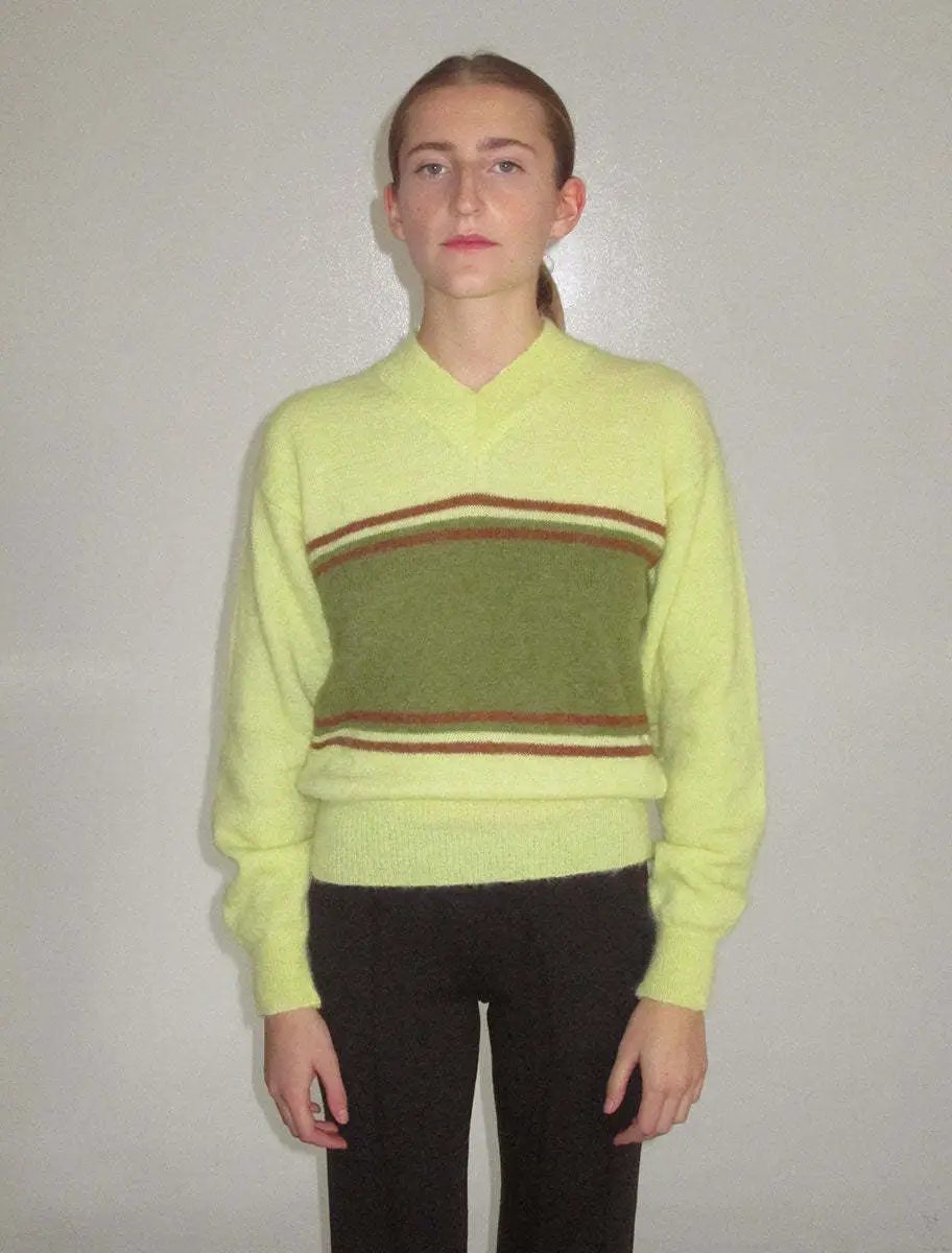 2022 V-Neck Knitted V-Neck Sweater Green Striped — feature 2