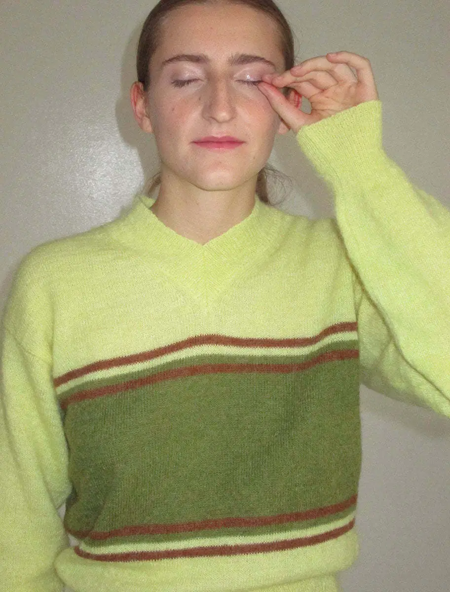 2022 V-Neck Knitted V-Neck Sweater Green Striped — feature 3