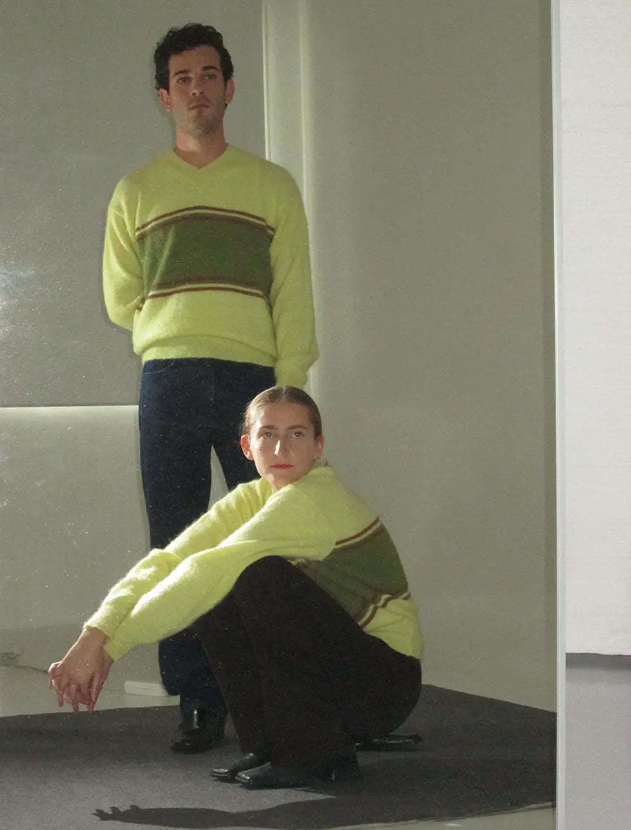 2022 V-Neck Knitted V-Neck Sweater Green Striped — feature 9