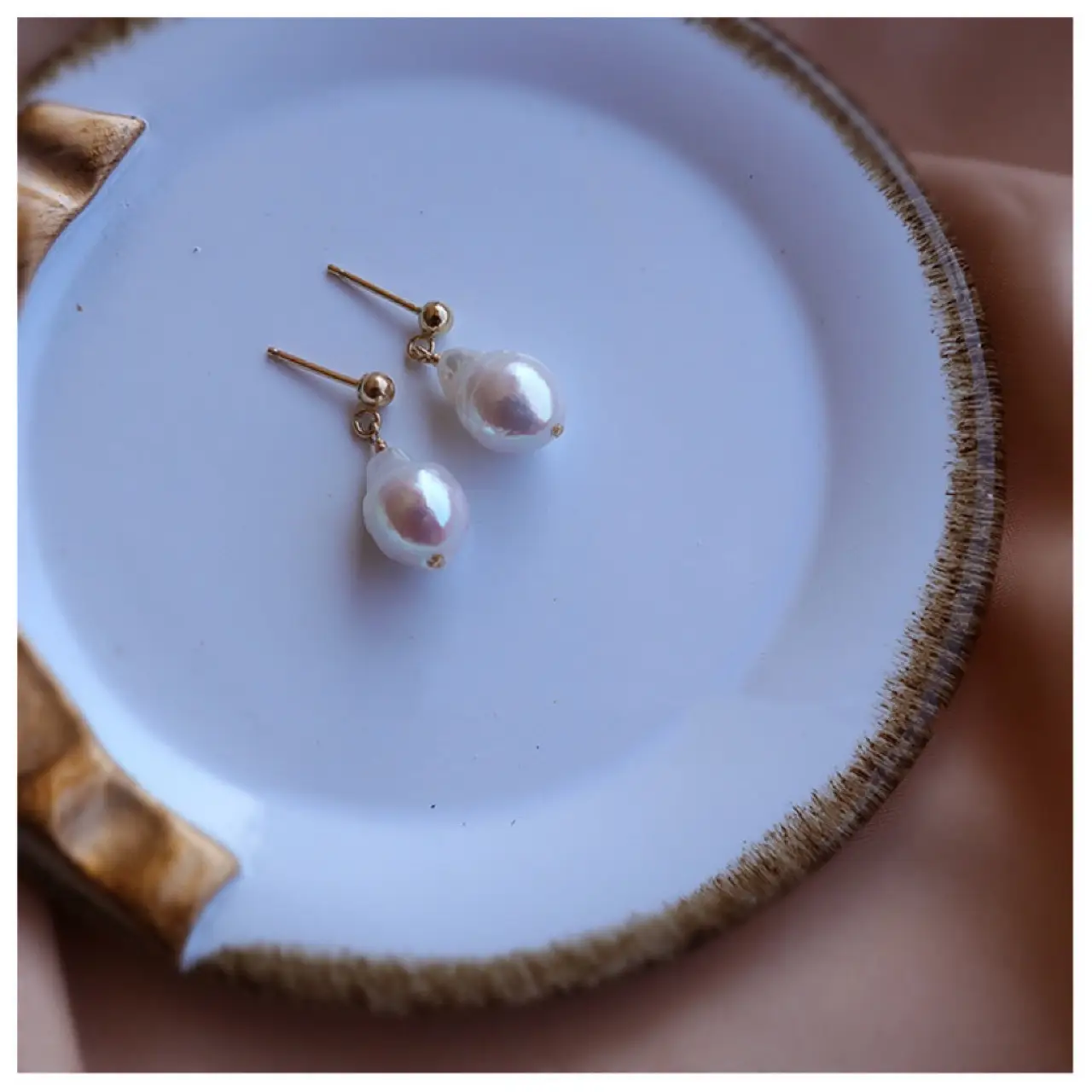 Vintage Pearl Drop Earrings 925 Silver Plated 14k Gold — feature 10