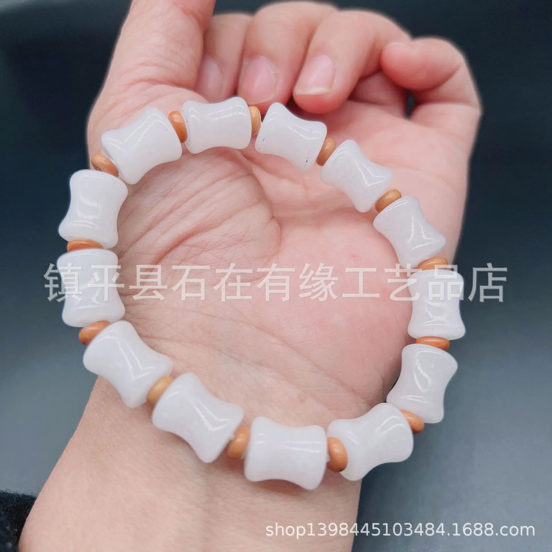 Xinjiang Golden Silk White Jade Round Bead Bracelet — feature 5
