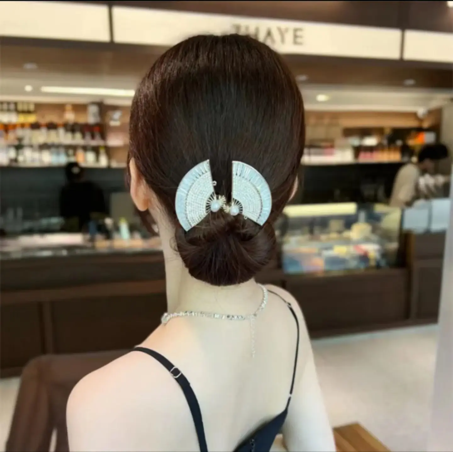 Butterfly Hair Clip Camellia Fish Tail Twist — feature 9