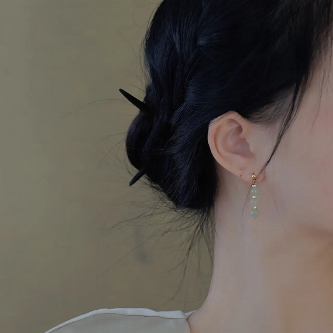 Natural Hetian Jade Earrings for Women Elegant Retro Design — feature 9